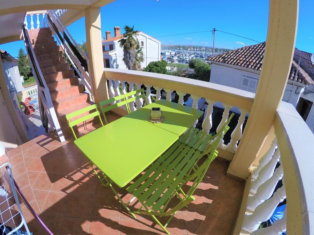 Orange City Apartment'S Repic Biograd Na Moru Buitenkant foto